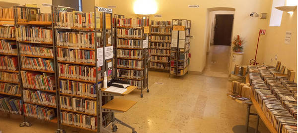 Immagine decorativa per il contenuto Cessione dei libri scartati a biblioteche, scuole e associazioni